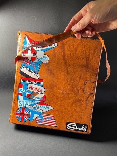 Sindy carry case - case, brown
