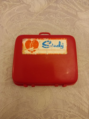 Vintage sindy red suitcase - sindy,